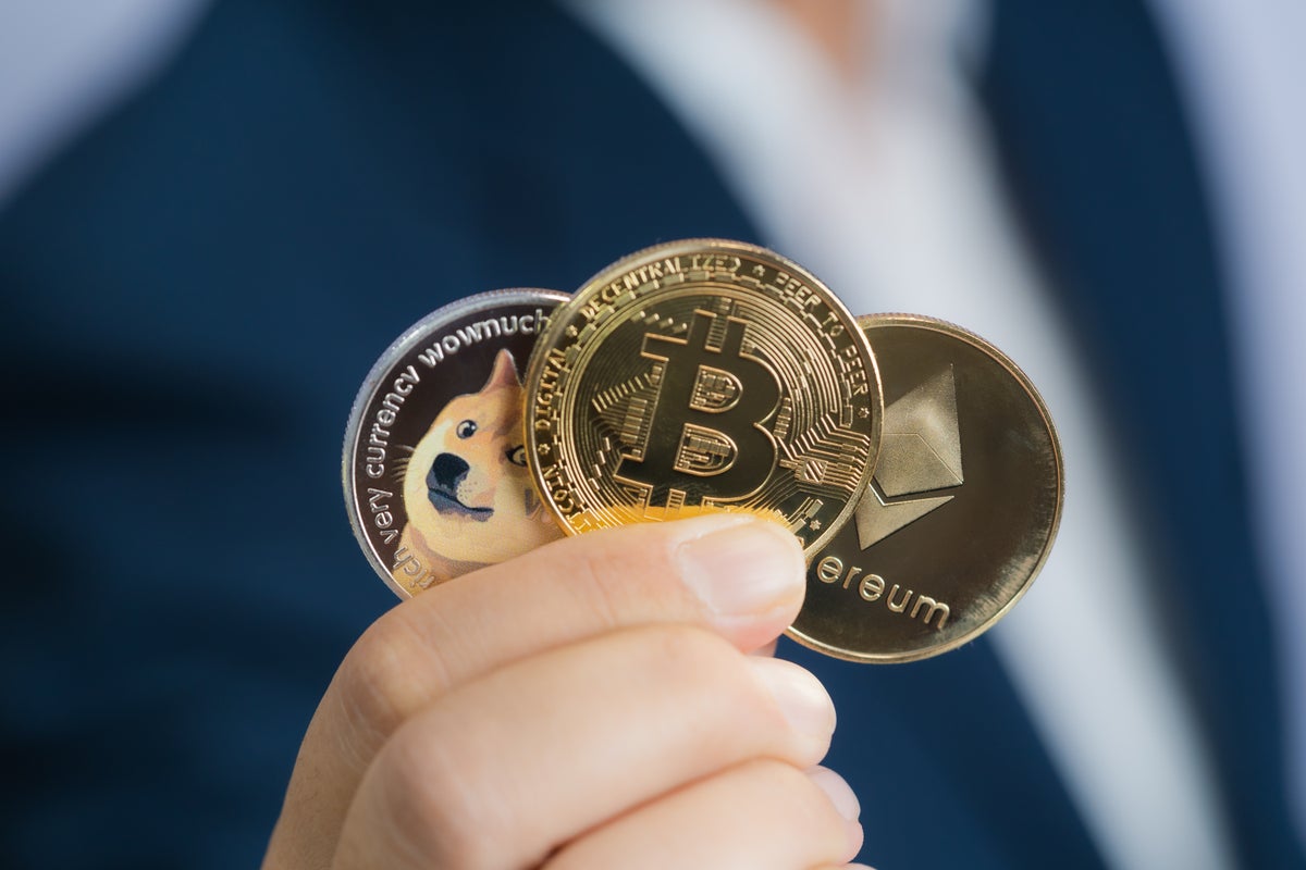 Bitcoin (BTC) Falls, Analyst Says No Rally Until More Rate Hikes