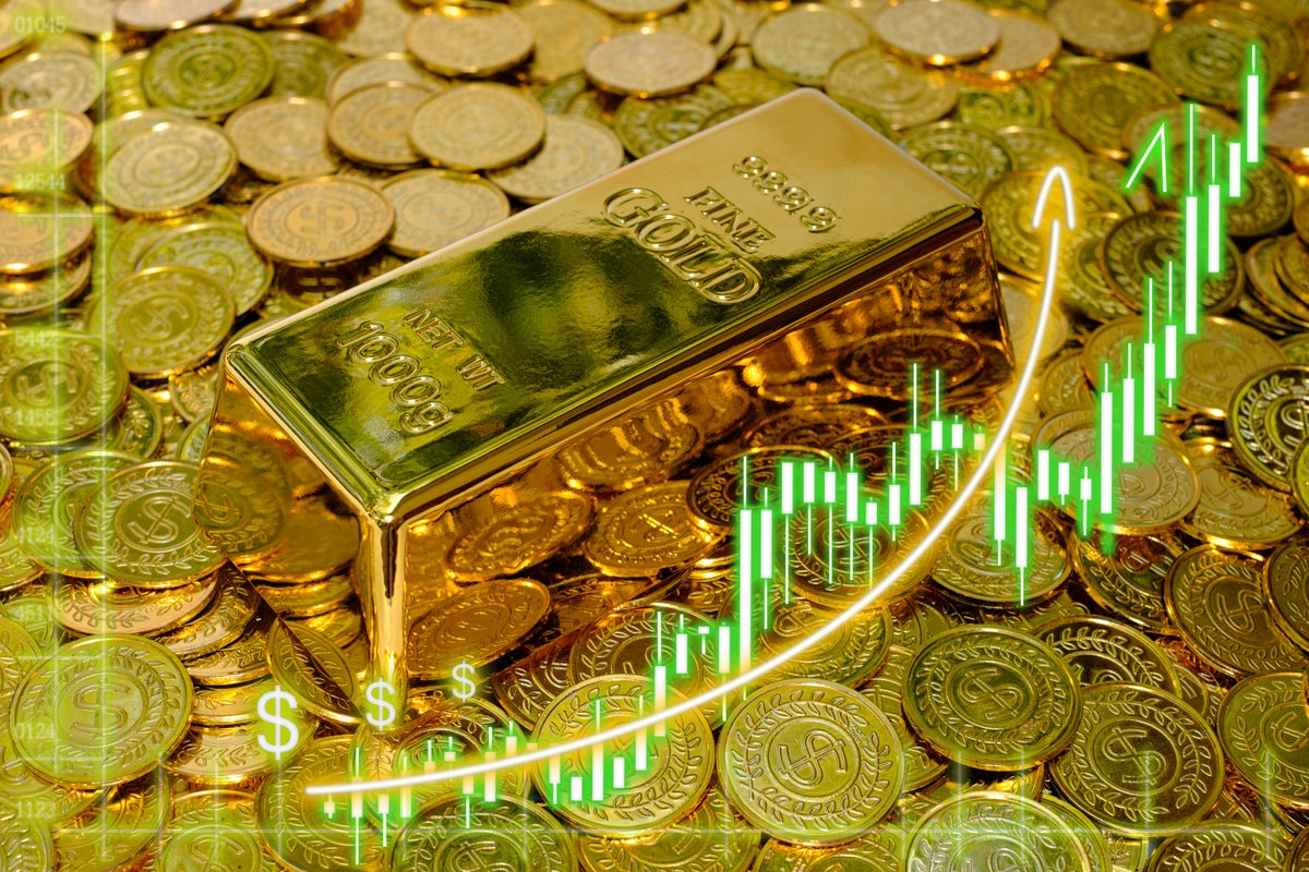 Gold Surges As Recession Fears, China-Taiwan Tensions Prompt Risk Aversion