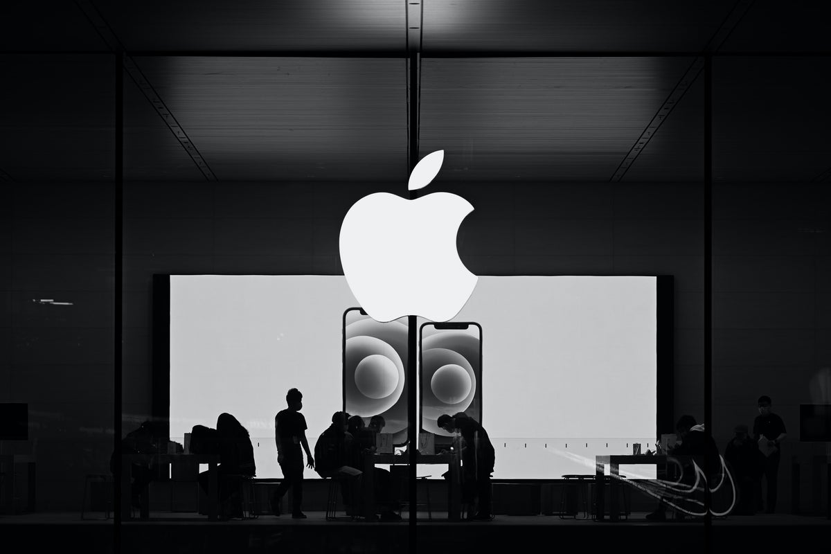 Apple (NASDAQ:AAPL) – Apple Website Briefly Look Like 'Craigslist' As It Suffers Peculiar Glitch
