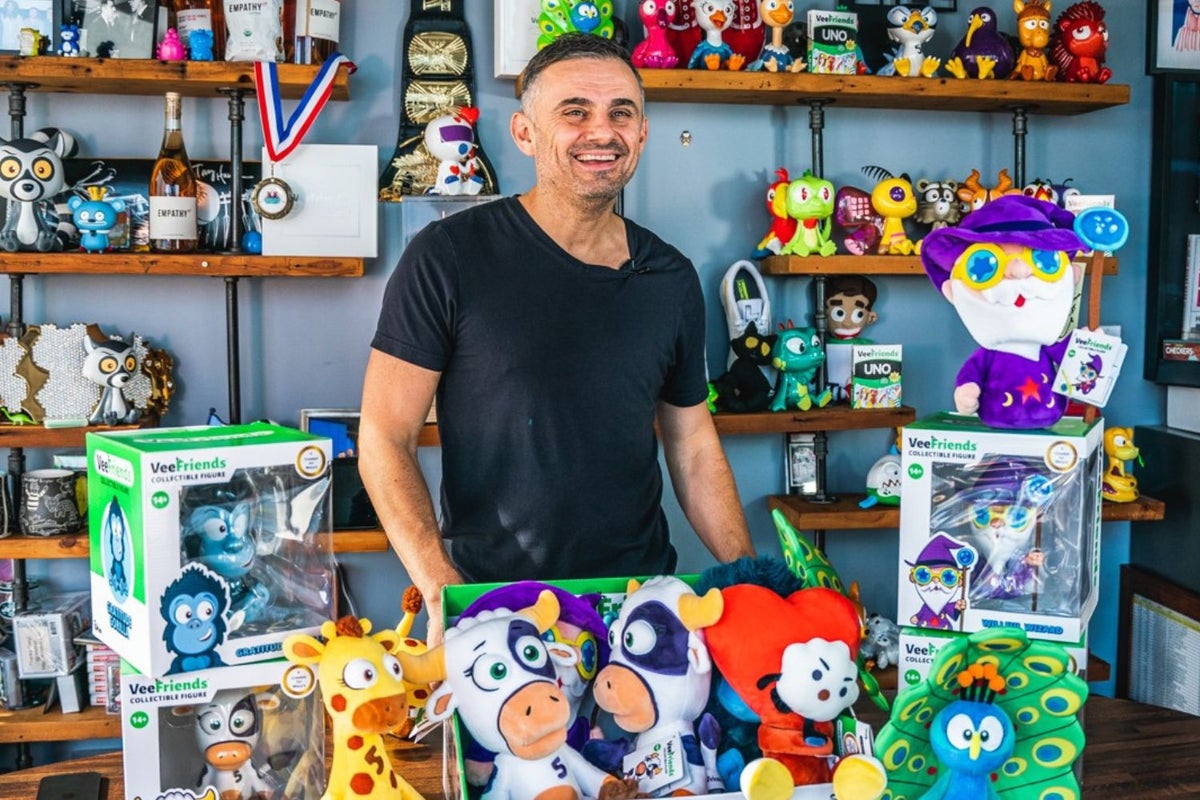 VeeFriends Lands Toy Partnership With Macy's And Toys "R" Us: How You Can Get NFT Physical Collectibles - Macy's (NYSE:M)