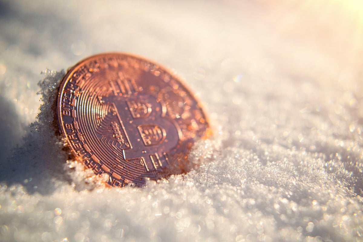 Bitcoin, Ethereum Strong, Dogecoin Slips: Analyst Sees End Of Crypto Winter If These 2 Things Happen Over Earnings Season - Bitcoin (BTC/USD), Ethereum (ETH/USD), Dogecoin (DOGE/USD)