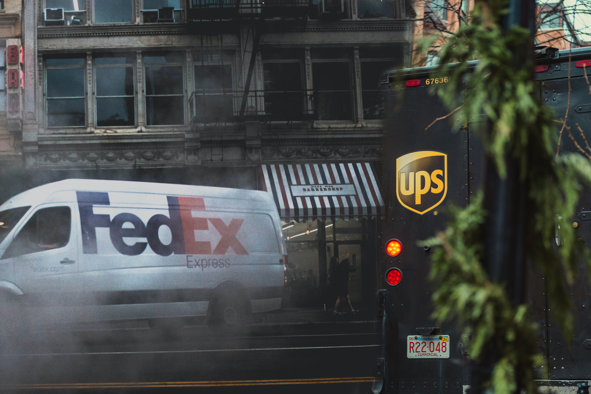 If A Drop In Demand Is Real, Why Is UPS Handling It So Much Better Than FedEx? - United Parcel Service (NYSE:UPS), FedEx (NYSE:FDX)