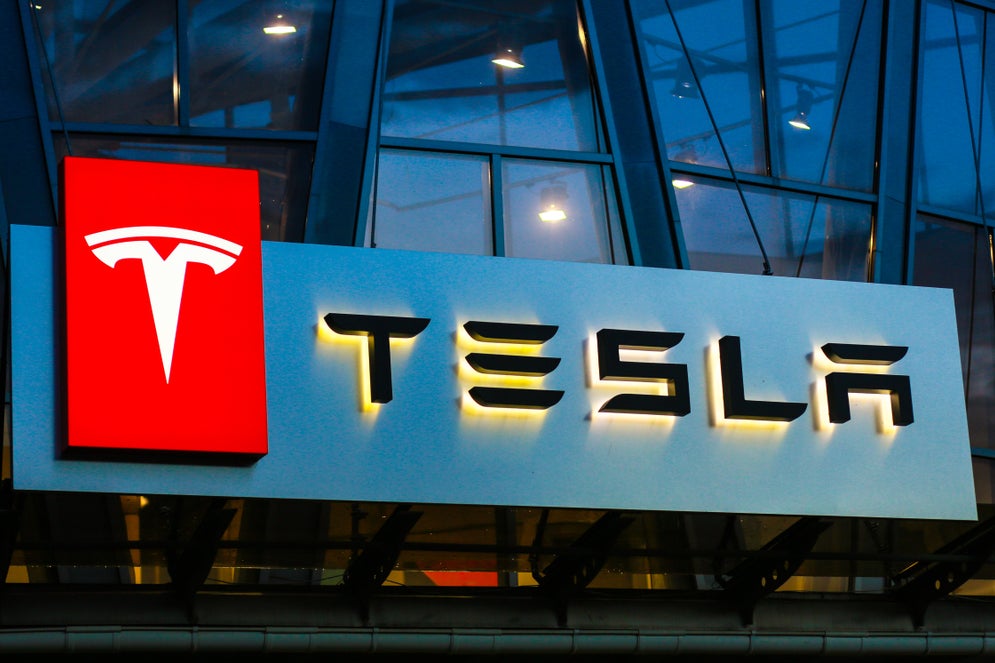 Tesla China Sales Lag Warren Buffett-Backed Rival By 44% In October: Analyst Says There's Something To Cheer About Anyway - Tesla (NASDAQ:TSLA), BYD (OTC:BYDDY)