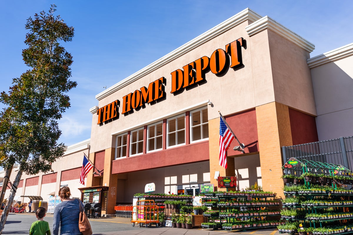Will Home Depot, Lowe's Earnings Reveal A Housing Market Correction? - Lowe's Companies (NYSE:LOW), Home Depot (NYSE:HD)