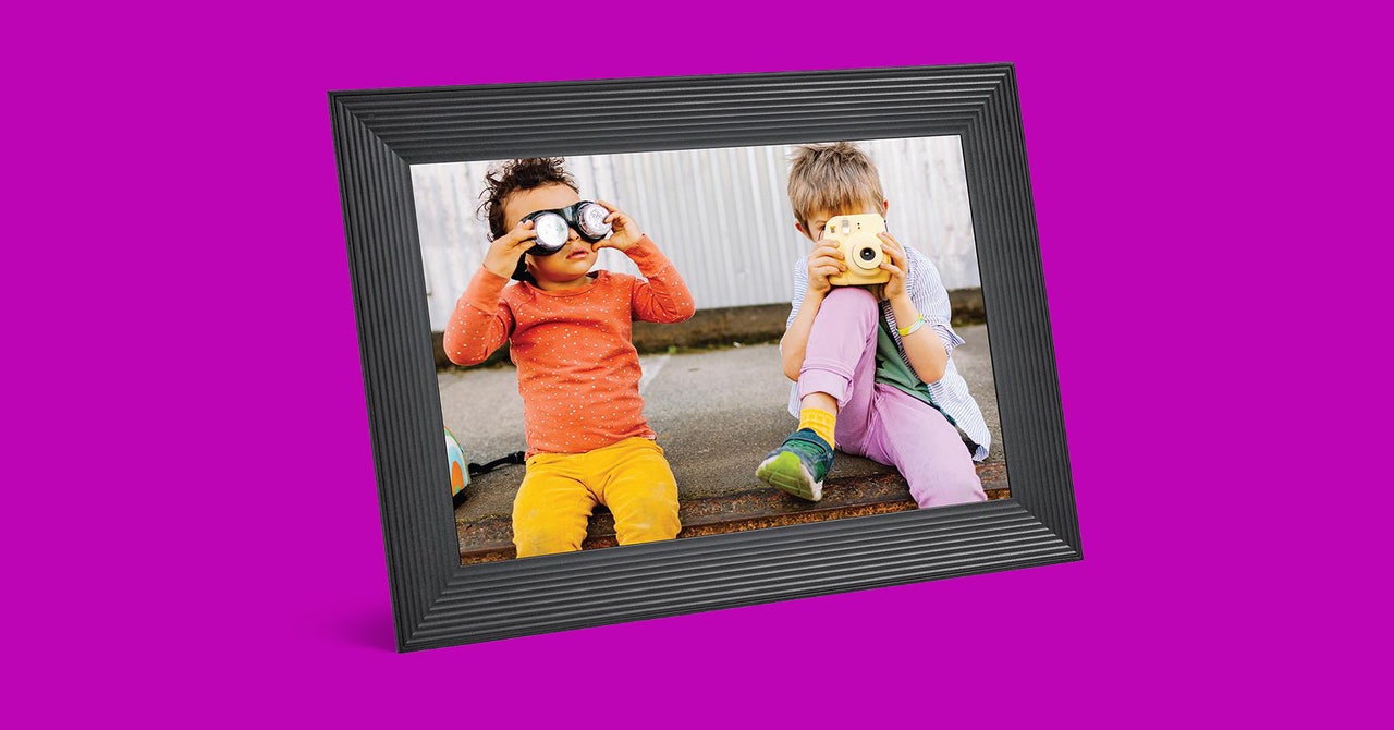 The Aura Carver Digital Photo Frame Is on Sale Right Now