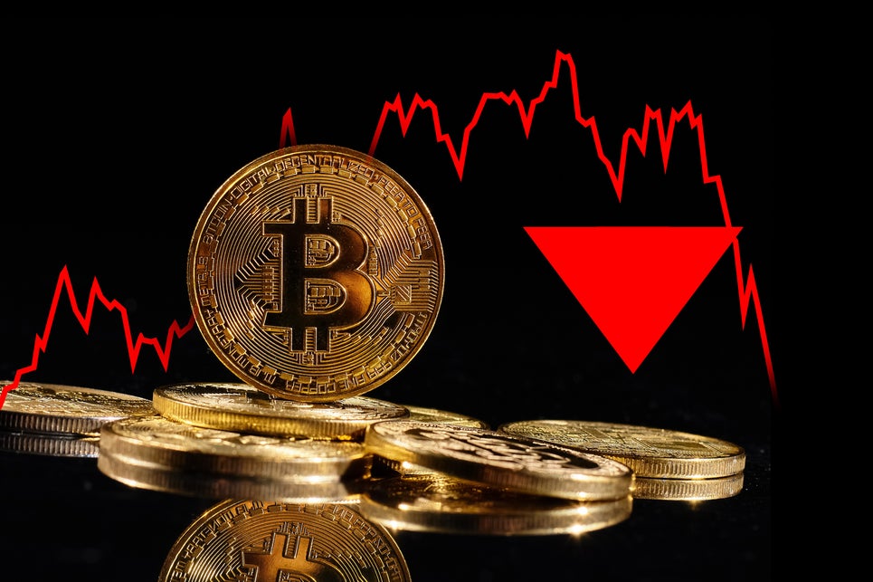 Bitcoin Slides: Analyst Sees 'Interesting' Rally Or Brief Pullback