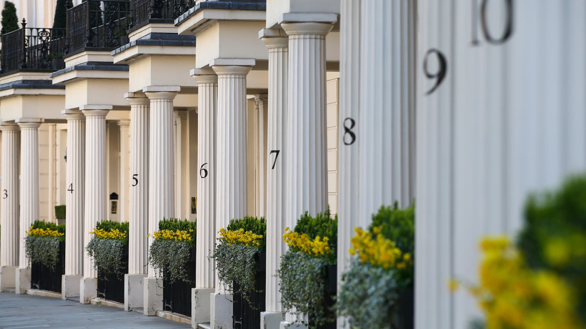 London's luxury home sellers turn to WhatsApp as private sales surge
