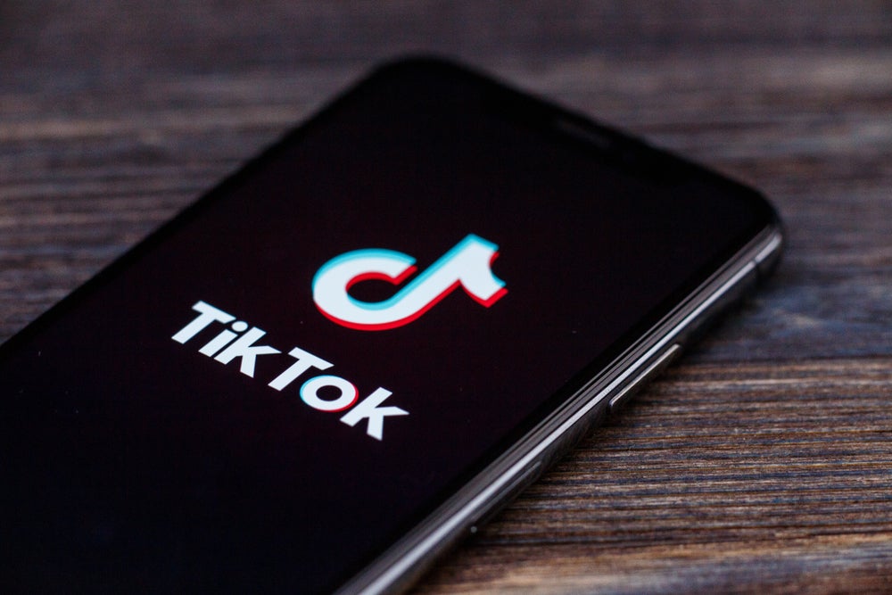 TikTok Cuts The Cord On Teenage Addiction : One Hour At A Time! - Meta Platforms (NASDAQ:META), Snap (NYSE:SNAP)