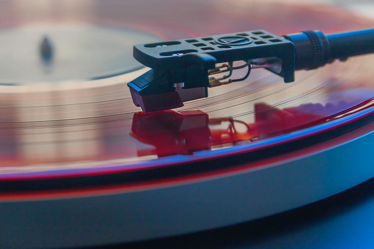Vinyl Sales In The UK Surpassed CDs For The First Time Since 1987: What Does This Mean?