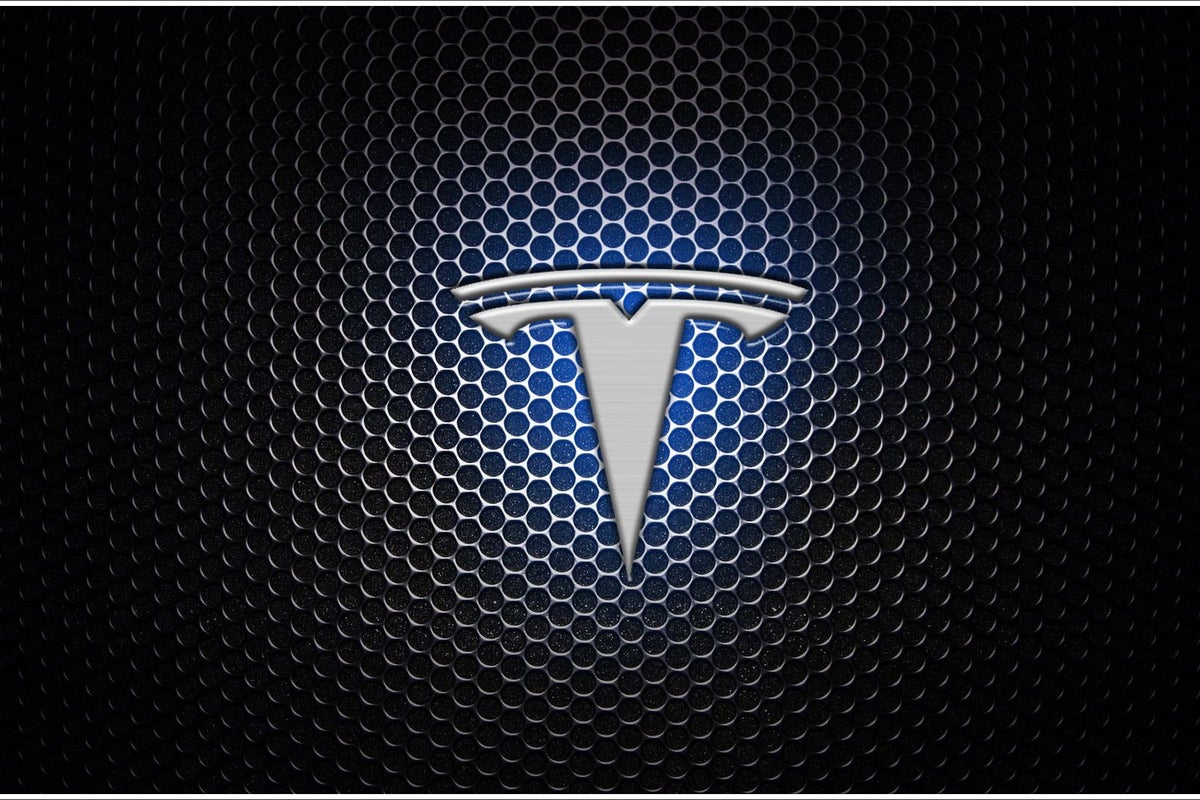 Tesla To Rally Around 15%? Here Are 10 Other Analyst Forecasts For Friday - Apple (NASDAQ:AAPL), Broadcom (NASDAQ:AVGO)